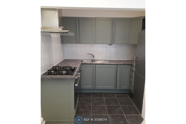 Greyhound Road, Flat, London photo 4