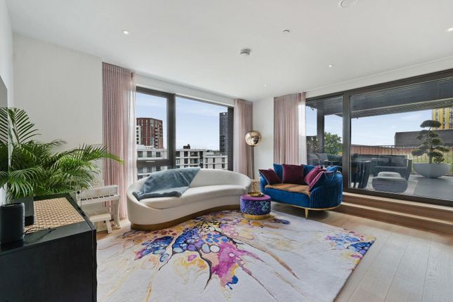 E98 Legacy, 1, Viaduct Gardens, London photo 4