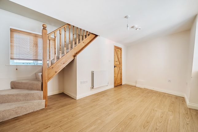 7, Mint Street, Surrey photo 3