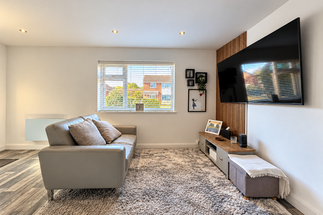 22, Maple Avenue, Leicester photo 2