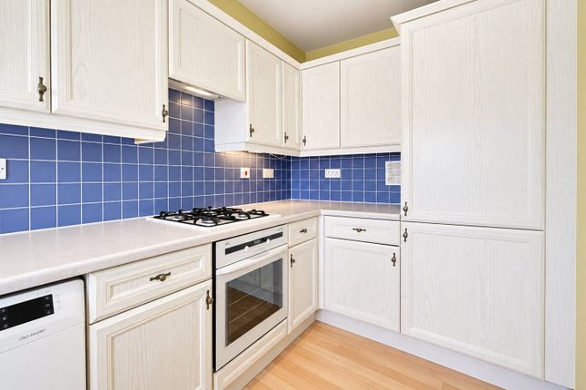 95, Cobham Close, Enfield photo 4