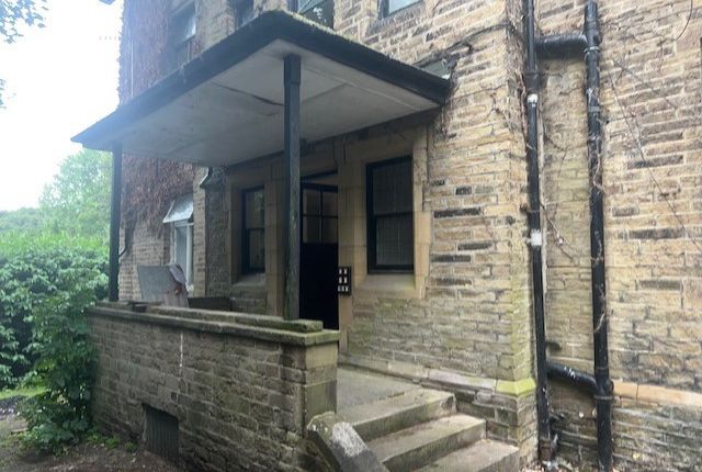 Thumbnail Flat to rent in 10 Park Drive, Bradford, West Yorkshire