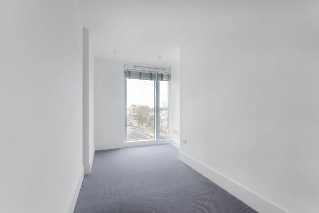 Flat to rent in Brewhouse Lane, Putney, London