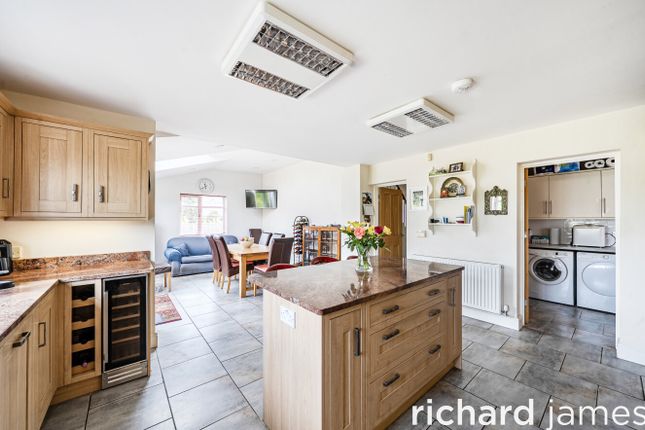 91, Pavenhill, Purton photo 2