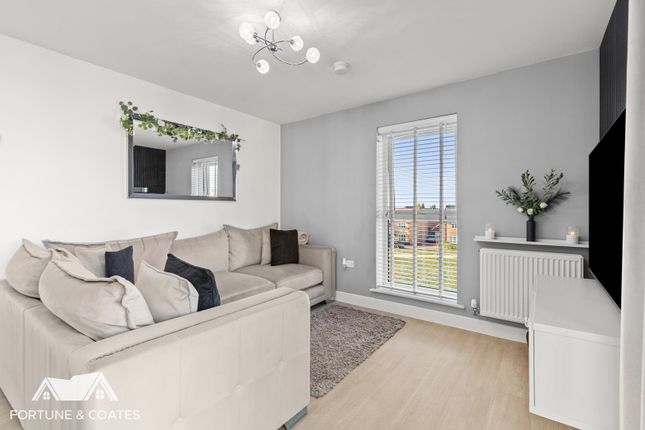 49, Aspen Way, Harlow photo 4