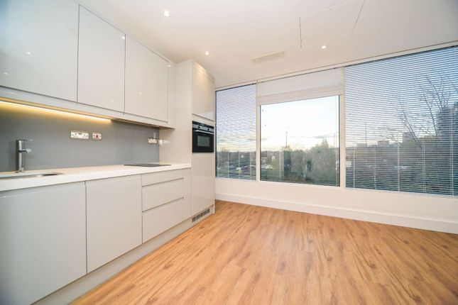 209 Westgate House, Westgate, Ealing photo 3