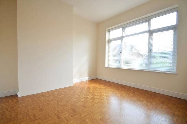113, Spring Rise, Egham photo 5