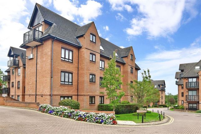 Flat for sale in Epping New Road, Buckhurst Hill, Essex