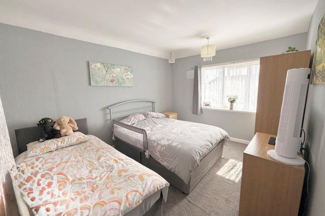 33, Foundry Drive, Leeds photo 5