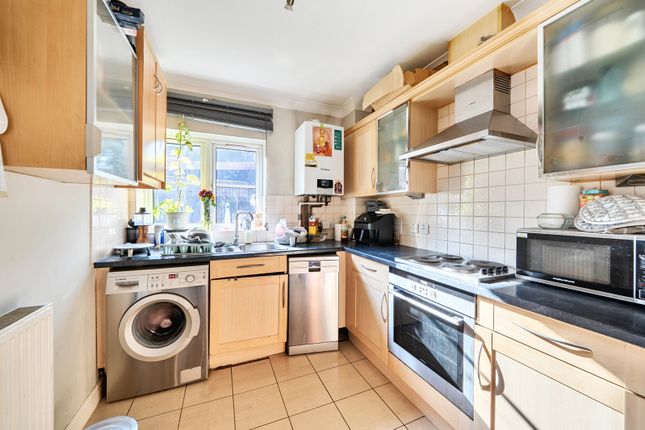 4 Amber House,, Honeypot Lane, Stanmore photo 3