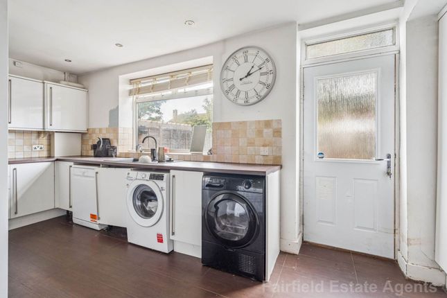 10 Puttenham Close, Watford photo 3