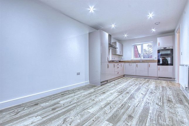 8 Whinfell Road, Chesterfield photo 4