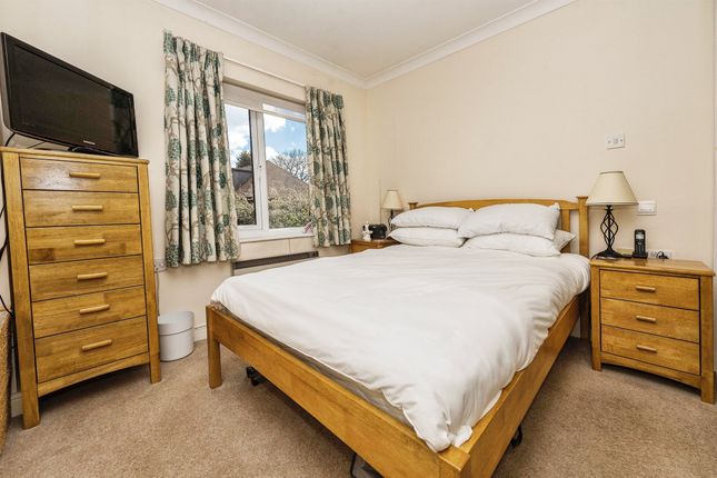 Flat for sale in Batchwood View, St.Albans