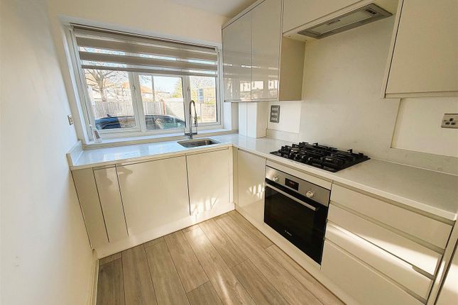 Flat 2 Villa May, Lakeswood Road, Petts Wood photo 3