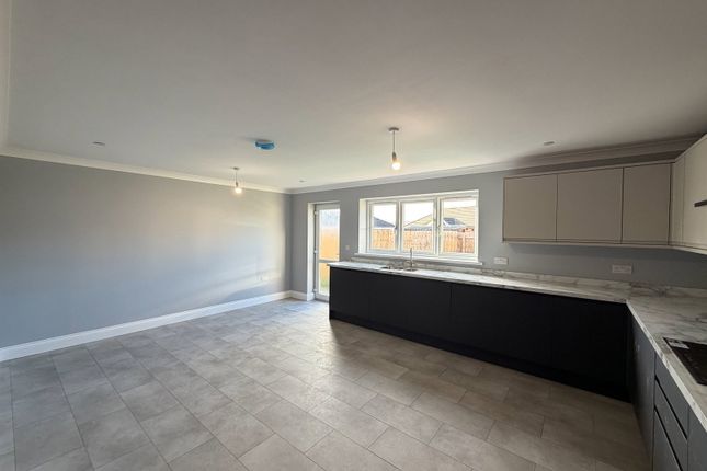 16, Gwaun Henllan, Ammanford photo 3