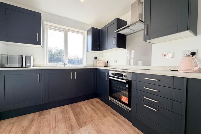 2, Broomhill, Tiverton photo 2