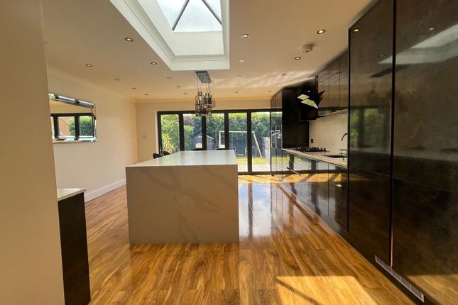 Langley Park Road, Iver photo 5