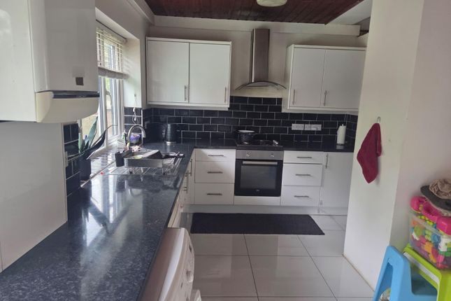 3, Highcliffe Gardens, Redbridge, Ilford photo 3