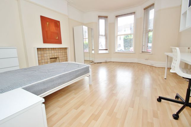 3-bed house on Flat 1, 185 Holdenhurst Road, Bournemouth, £1,800/mo