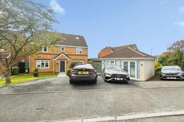 2, Clos Cefn Bryn, Llanelli photo 2