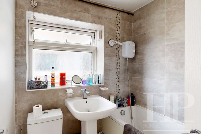20 Hayling Court, Crawley photo 4