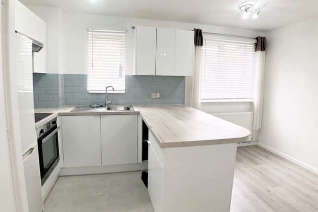 4 Tilbury House,, Myers Lane, New Cross photo 4
