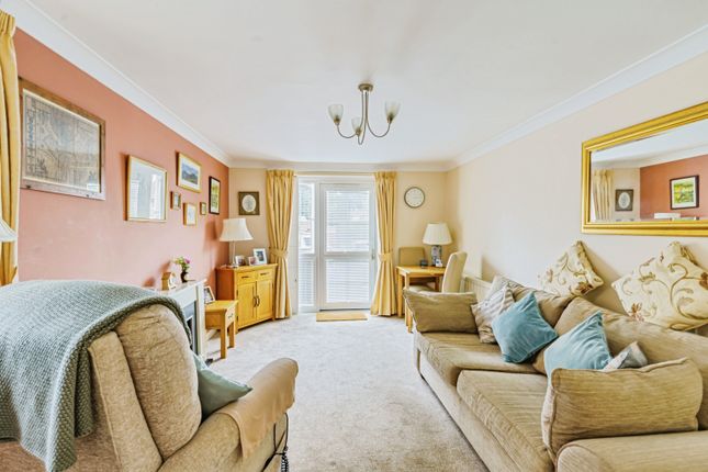 3, Ridings Court, Reigate photo 2