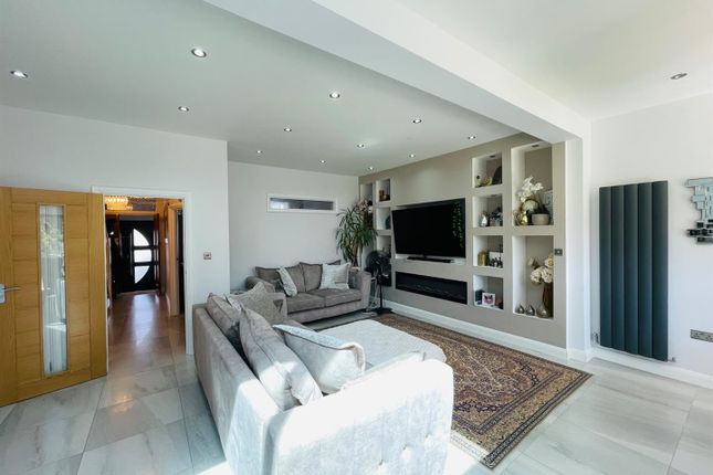 22, Vista Drive, Ilford photo 2