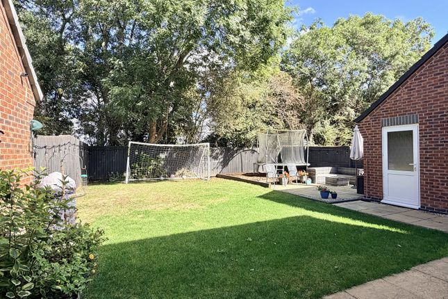 39, Clarke Crescent, Leicester photo 2