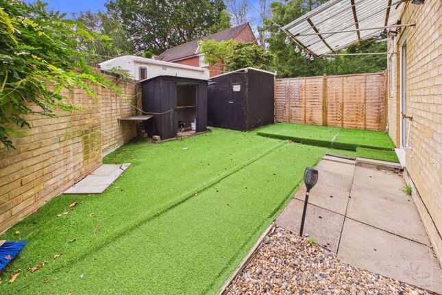 5 Cheviot Walk, Crawley photo 4