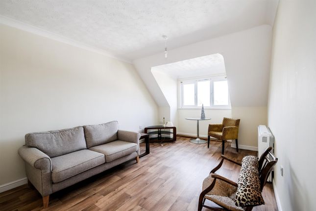 61, Regency Lodge, Buckhurst Hill photo 2