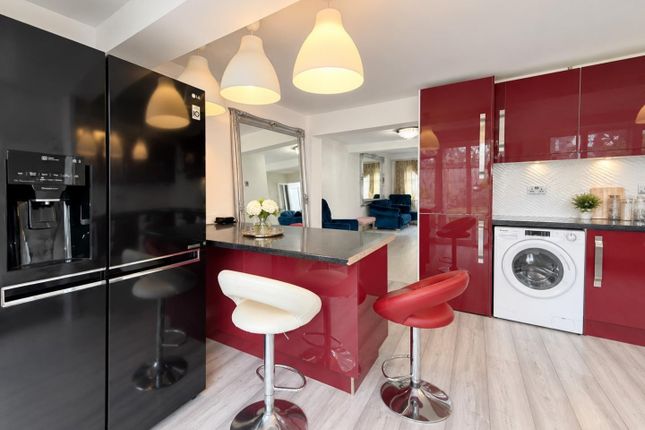 49, Hydefield Close, London photo 4