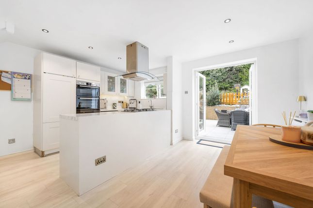 8 Foxwood Grove, Orpington photo 3