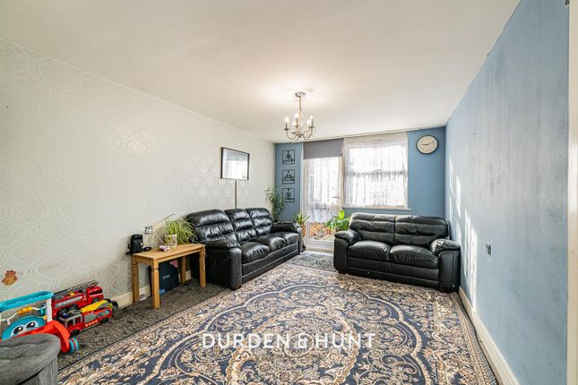50 Veronica Close, Romford photo 2