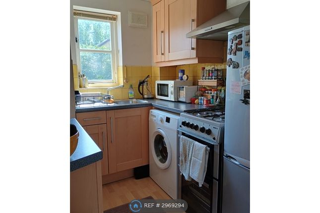Devoil Close, Burpham, Guildford photo 3