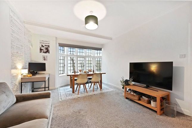 Flat 10, Downing Court,, Grenville Street, London photo 3