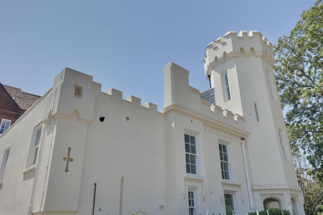 2, The Castle, St Johns Square, Southsea photo 4