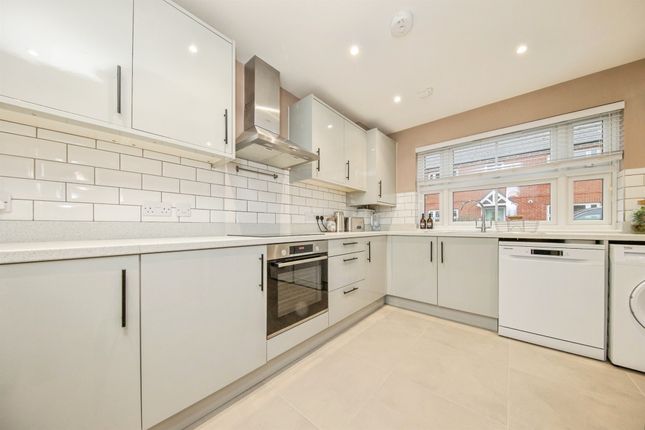 12, Robert Darry Close, Sudbury photo 3