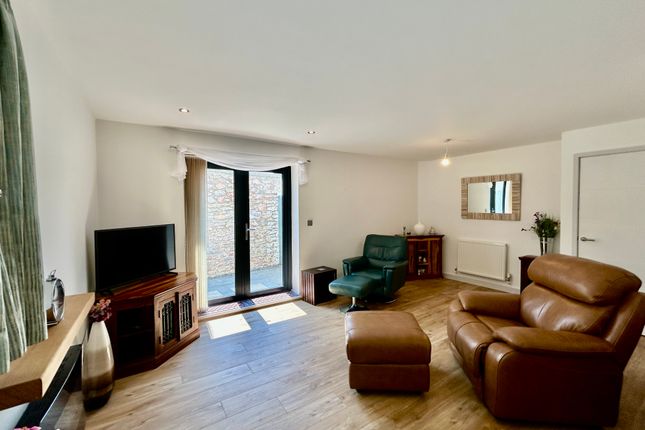 9, Museum Way, Torquay photo 3