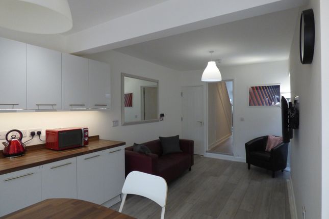 Room 4, 18,, Bicester Road, Aylesbury photo 5