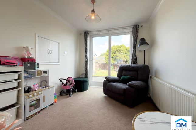 29, Ryegate Crescent, Leicester photo 3