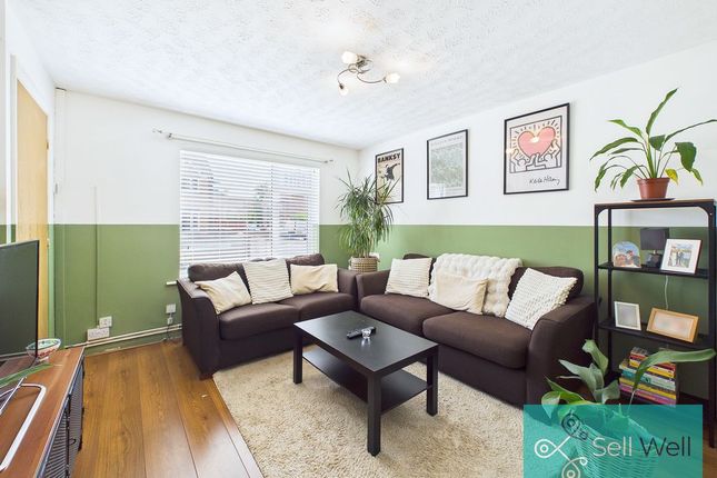 9, Coconut Grove, Salford photo 2