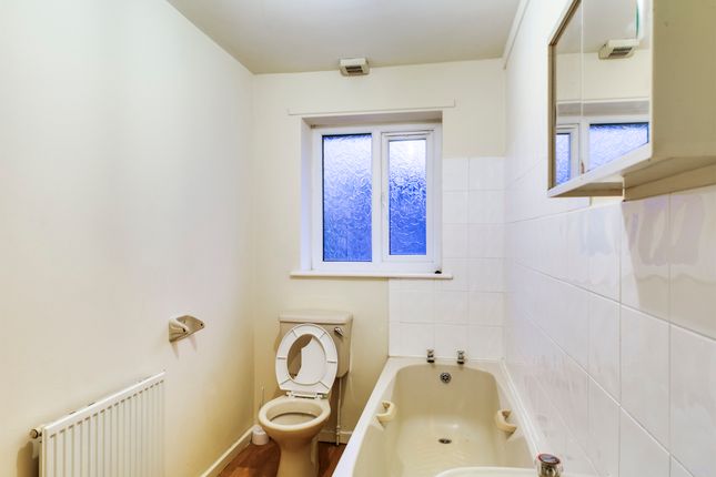 15, Pluto Close, Salford photo 2