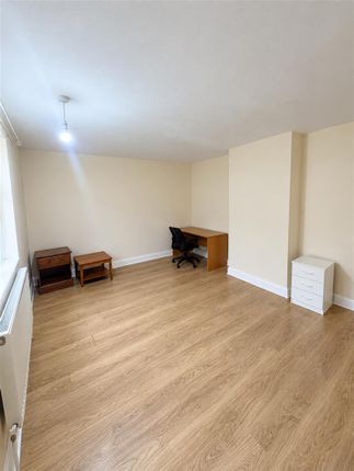 London Road, High Wycombe photo 5