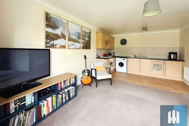 Apartment 10,, Croft Court, Rastrick photo 3