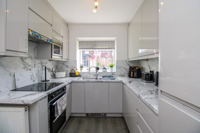 17, Lyndale Grove, Normanton photo 3