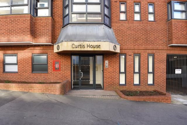 CURTIS HOUSE, High Wycombe photo 3
