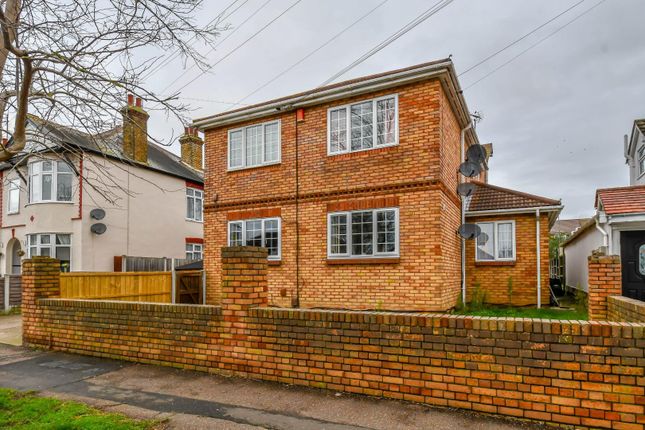 Flat for sale in Eastcote Grove, Southend-On-Sea