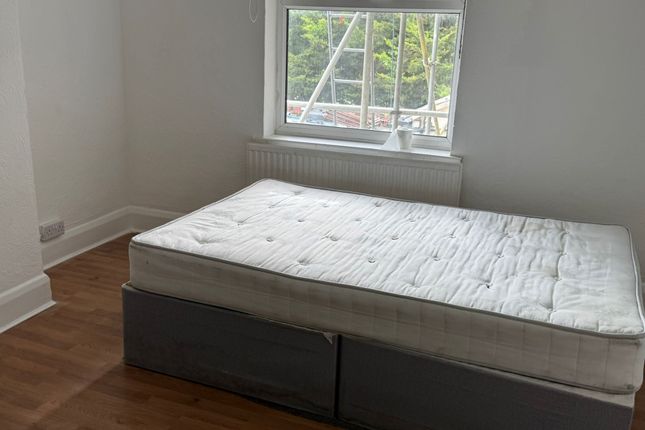 43, Chigwell Road, Woodford Green photo 4