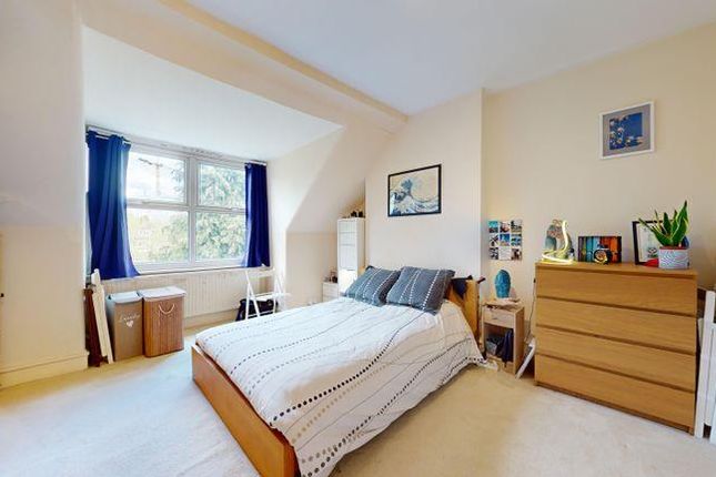 Flat to rent in Chatsworth Road, Mapesbury Estate, London